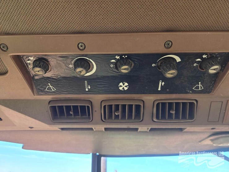 john-deere-3155-image-21