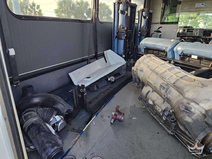 2017-ford-e450-image-10