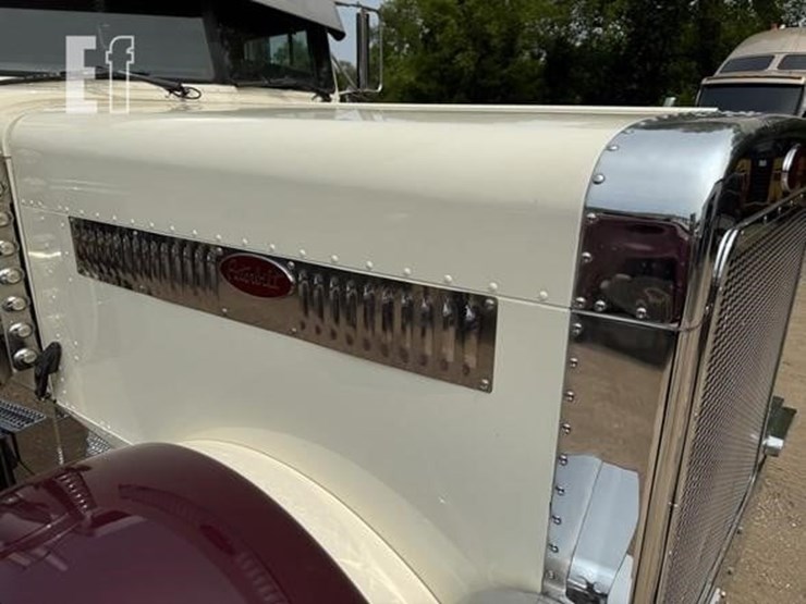 2002-peterbilt-379-image-16