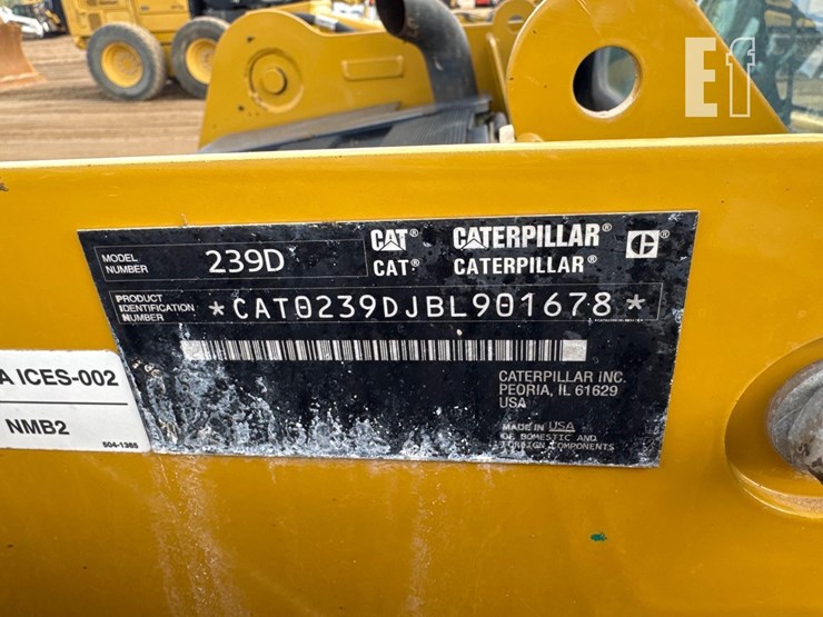 2017-caterpillar-239d-image-27