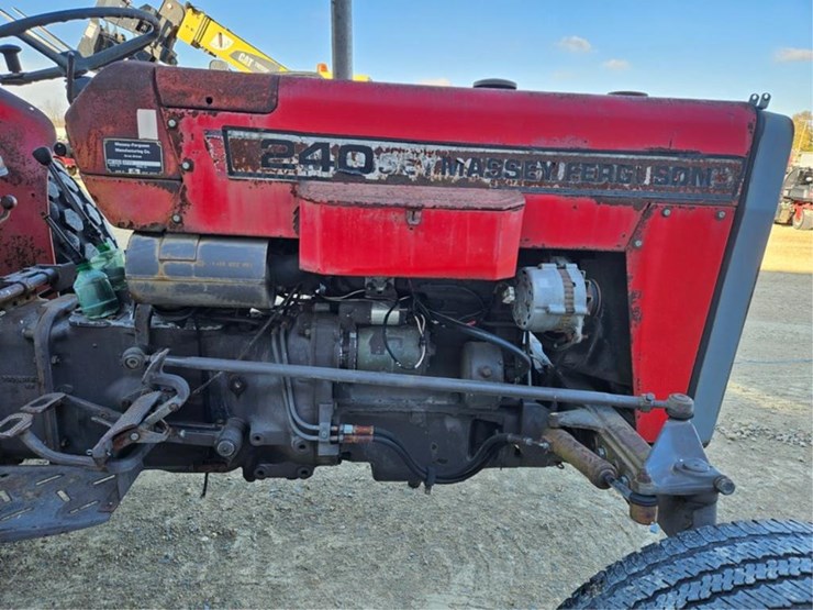massey-ferguson-240-image-43