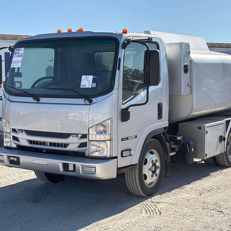 2019 ISUZU NRR
