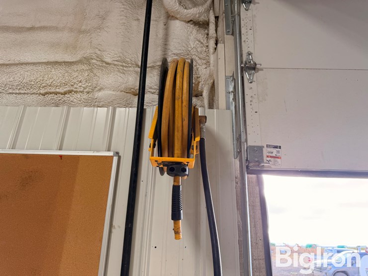 dewalt-dxcm024-0344-dbl.-arm-hose-reel-w/-1/2"-x-50'-premium-hose-image-2