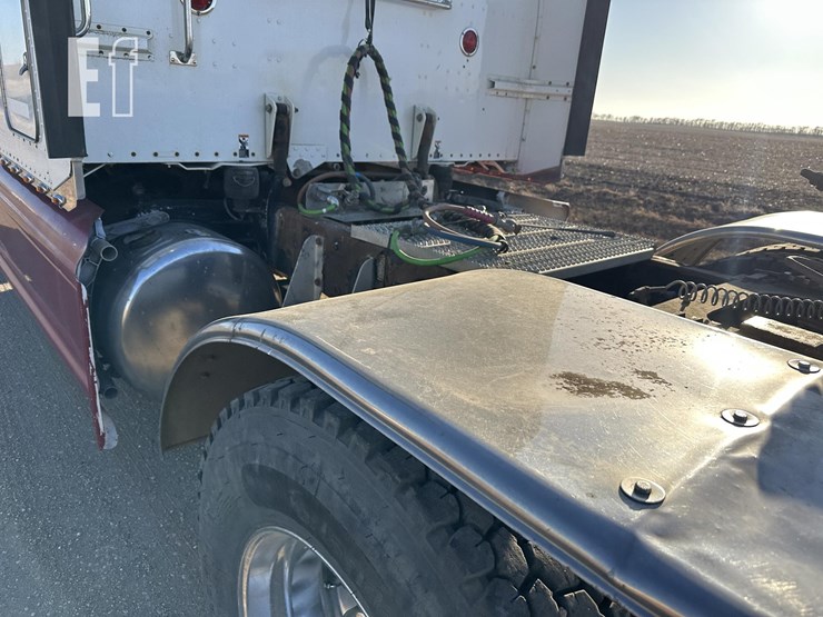 2014-peterbilt-386-image-15