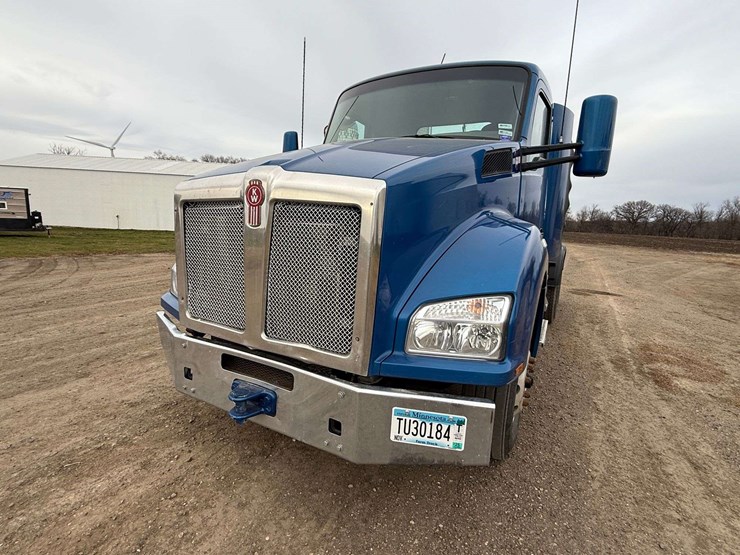 2016-kenworth-t880-image-19