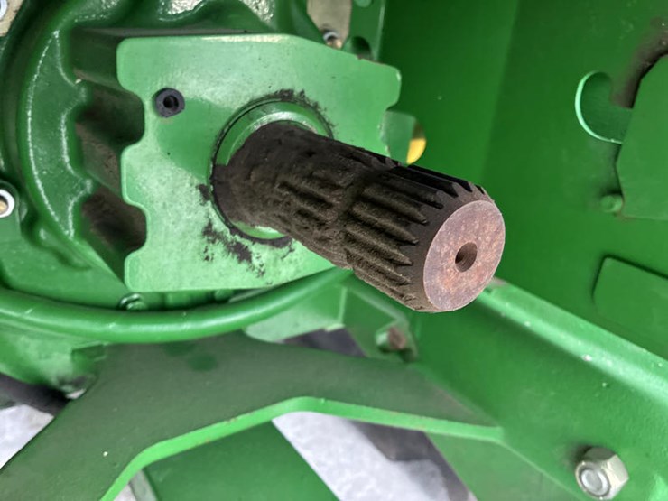 john-deere-8335r-image-32