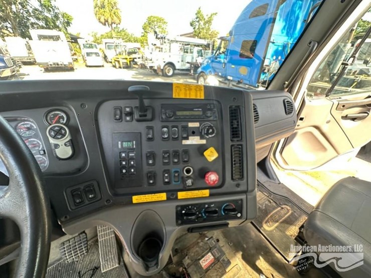 freightliner-m2-106-image-7