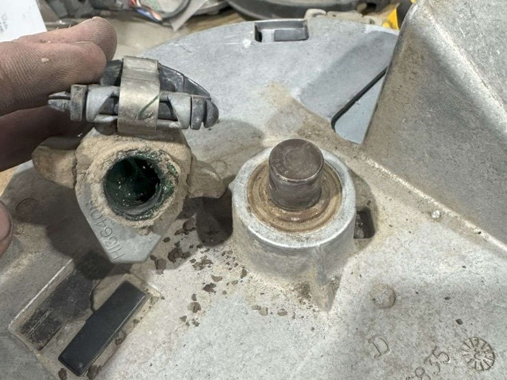 (12)-john-deere-box-e-set-meters,-come-with-corn-plates,-buying-all-for-one-money-image-10