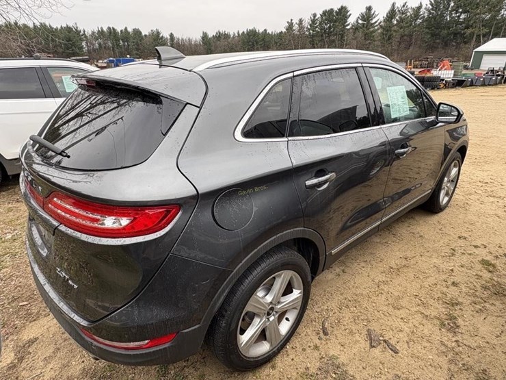 2017-lincoln-mkc-suv-image-4