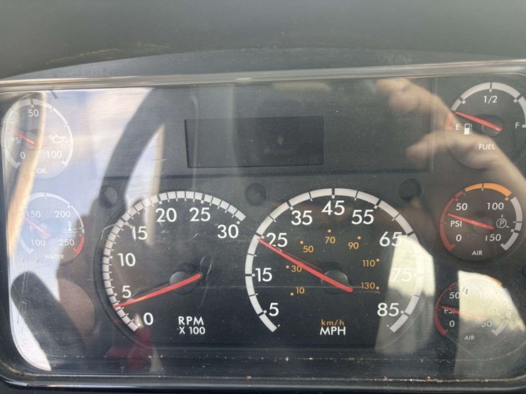 2004-freightliner-m2-business-class-semi-tractor,-day-cab,-mercedes-460,-10-speed,-jake-brake,-lopro-image-27