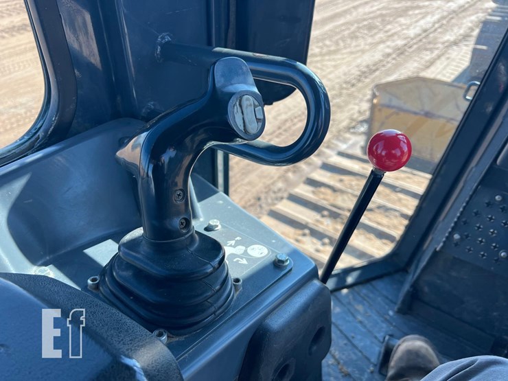 2013-deere-650k-lgp-image-35