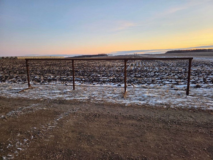 (5)-24'-free-standing-panels.-this-item-is-located-in-south-dakota,-therefore-south-dakota-sales-tax-image-2