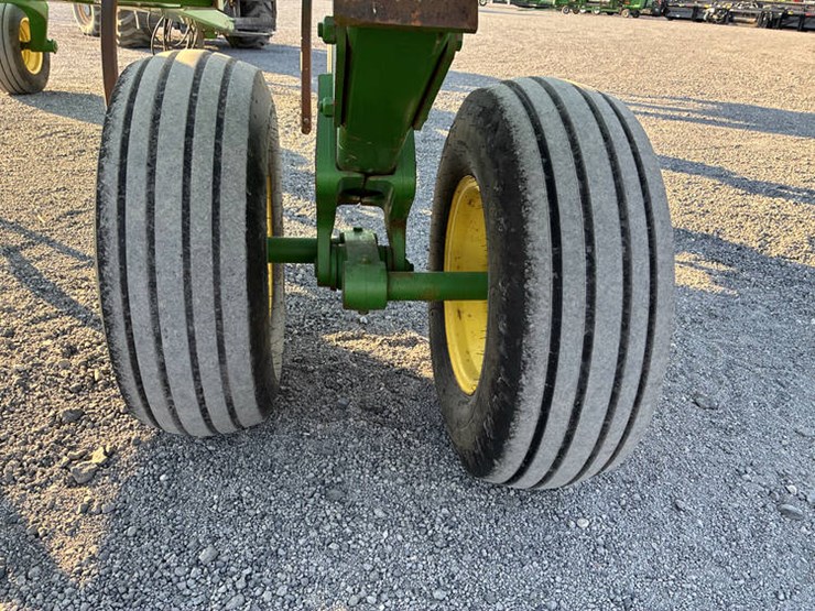 john-deere-2410-image-24