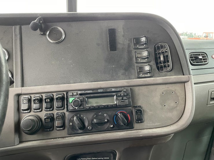 peterbilt-386-image-39