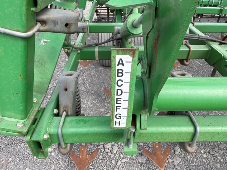 john-deere-2210-image-13