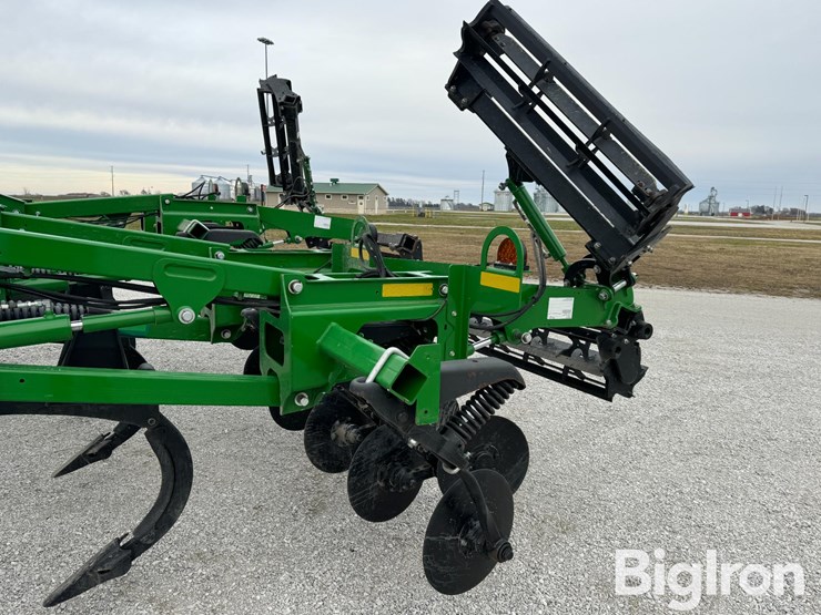 2023-john-deere-2730-image-19