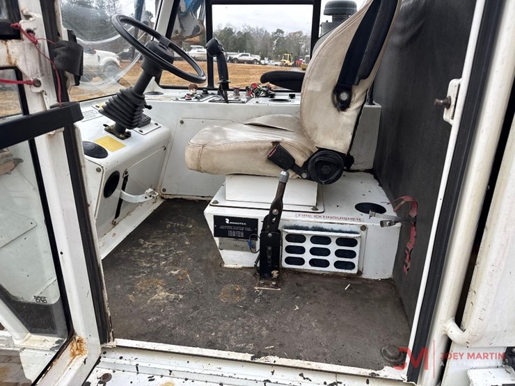 roadtec-fb-100e-sweeper-image-17