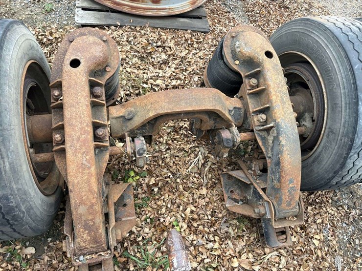 neway-truck-tag-lift-axle,-255/70r22.5-duals-on-spokes,-air-brakes-image-11