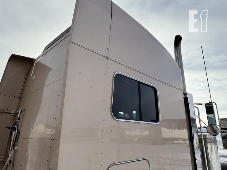 2004-peterbilt-379-image-44