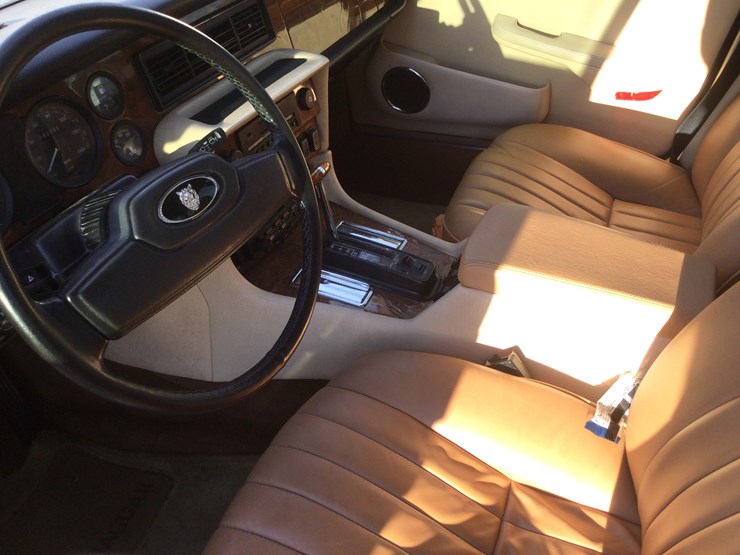 #4536-•-1987-jaguar-xj6:-(has-clear-wi-title)-image-9