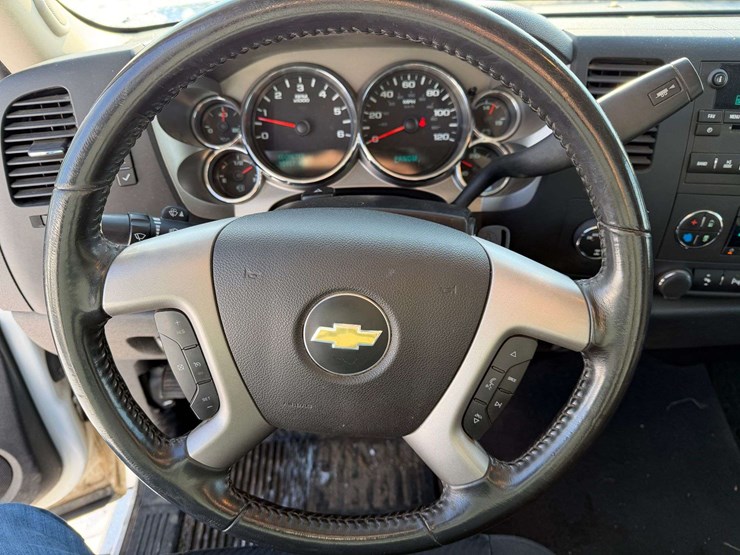 2013-chevrolet-silverado-1500-lt-image-44