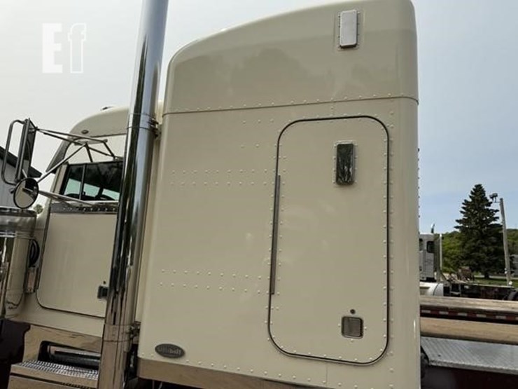 2002-peterbilt-379-image-68