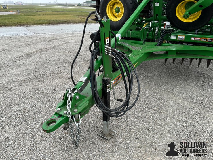2022-john-deere-2330-image-9