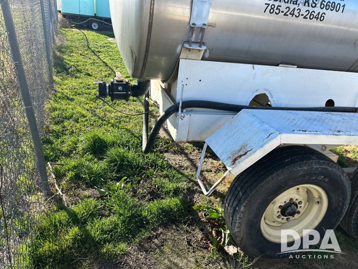 liquid-nurse-trailer-(cp1350,-tank-2001)-image-10