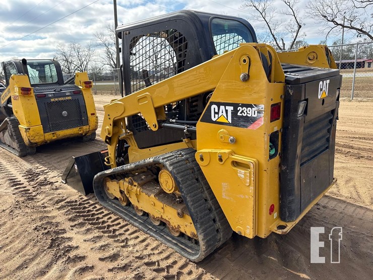 2017-caterpillar-239d-image-2