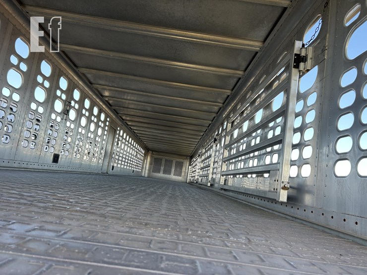 2019-wilson-livestock-trailer-image-49