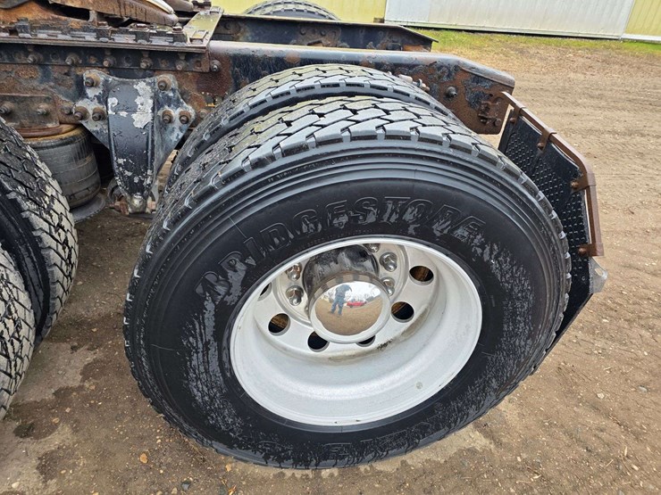 2007-freightliner-cl120-day-cab-semi,-978,000-miles,-detroit-series-60-–-14l-engine,-515hp,-10-speed-image-41