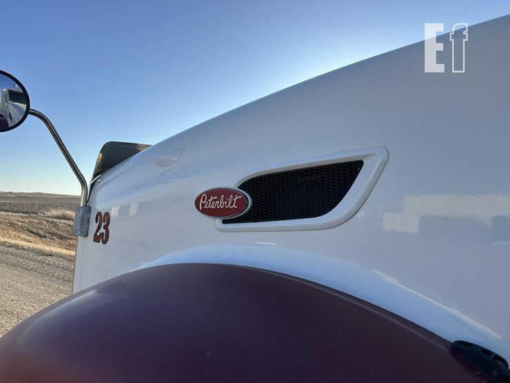 2014-peterbilt-386-image-21