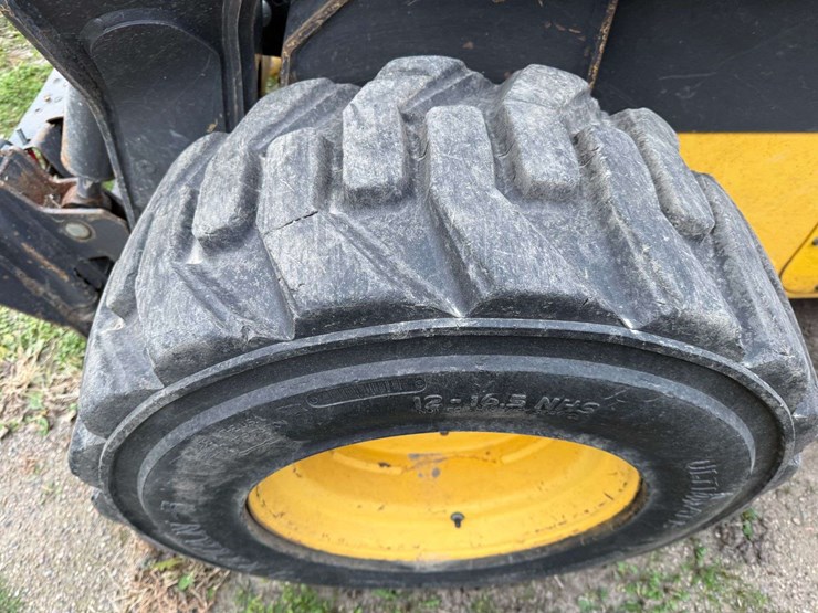 new-holland-l225-image-14