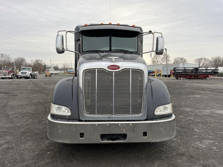 peterbilt-386-image-4