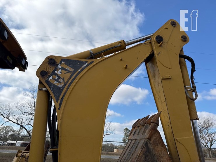 2004-caterpillar-416d-image-21