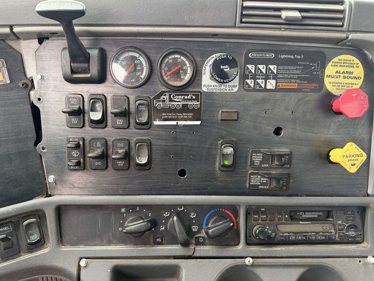 2006-freightliner-columbia-grain-truck,-549,000-miles,-8-year-old-box,-eaton-speed-shift-10-speed-tr-image-53