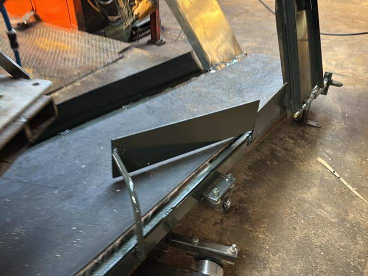 #111-•-inclined-belt-conveyor-image-3