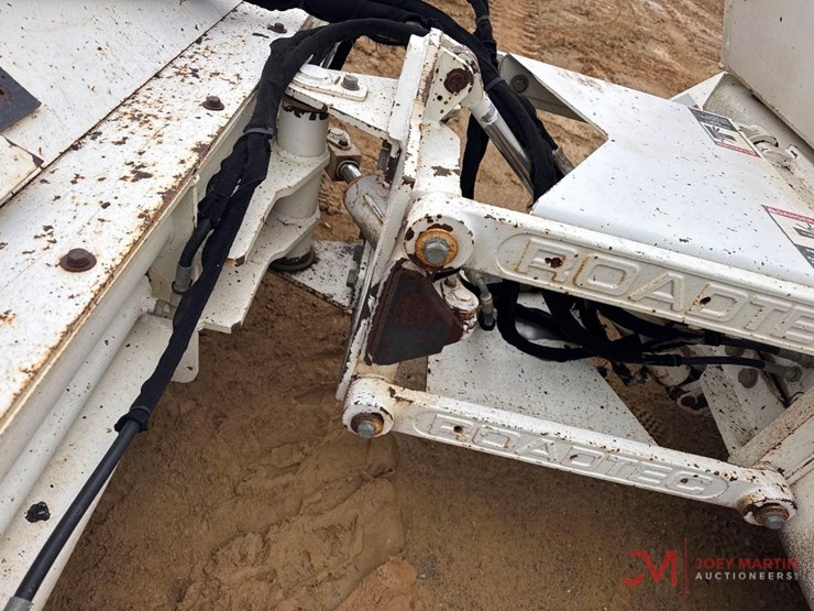 roadtec-fb-100e-sweeper-image-7