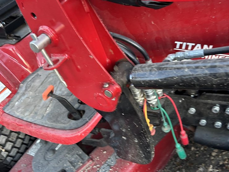 2023-case-ih-farmall-25sc-image-30