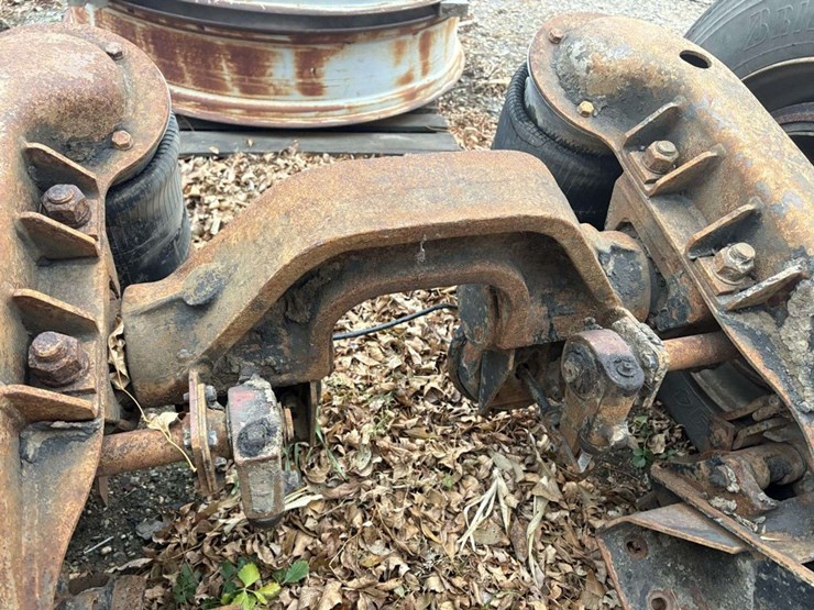 neway-truck-tag-lift-axle,-255/70r22.5-duals-on-spokes,-air-brakes-image-10