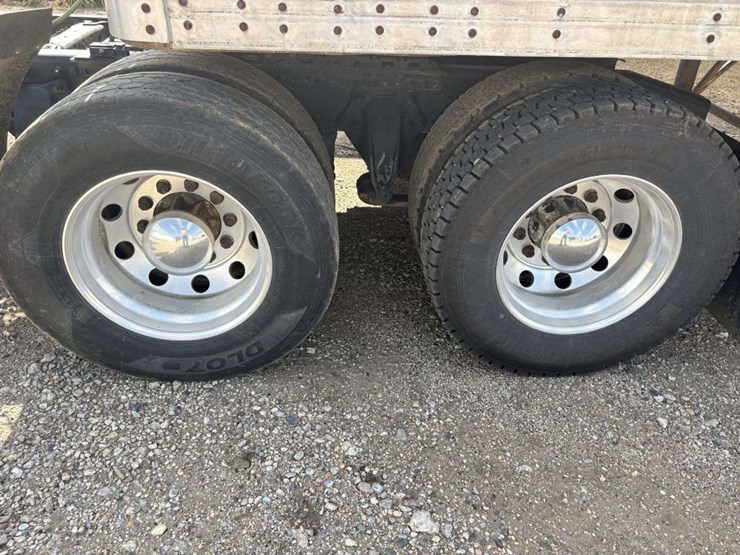 2004-freightliner-m2-business-class-semi-tractor,-day-cab,-mercedes-460,-10-speed,-jake-brake,-lopro-image-20