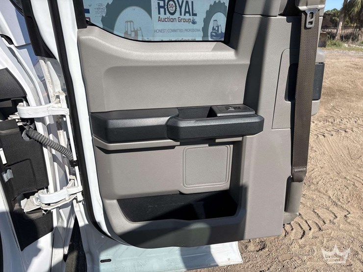 2017-ford-f150-image-16