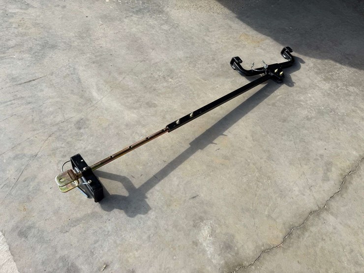 clam-x-200-pro-thermal-fish-house,-fully-insulated,-with-sled-and-hitch,-led-light-bar,-2-doors-image-15