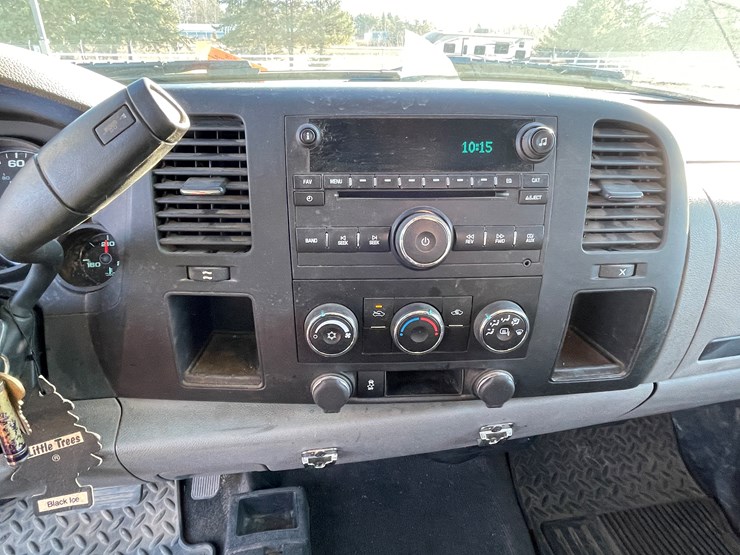 #1127-•-2013-chevrolet-silverado-pickup-truck-(has-mn-title)-image-33