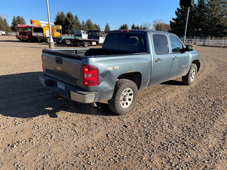 #1127-•-2013-chevrolet-silverado-pickup-truck-(has-mn-title)-image-5