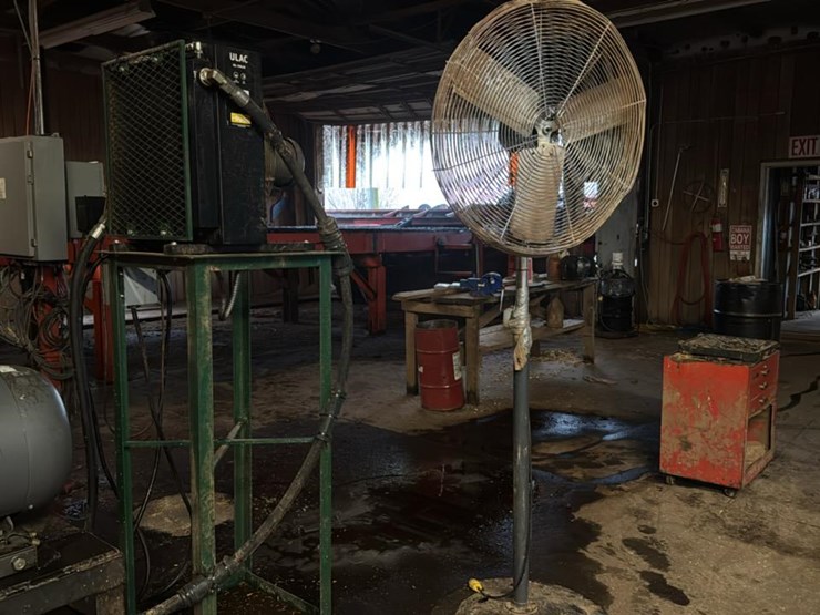 #133-•-industrial-floor-fan-image-1