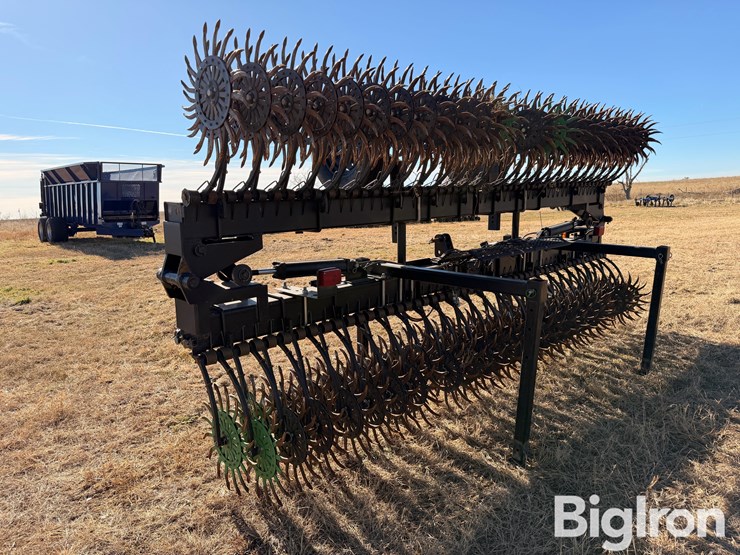 yetter-30'-rotary-hoe-image-7