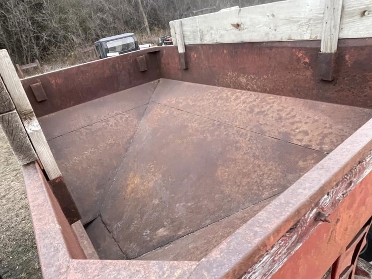 j&m-gravity-box-on-running-gear-image-4