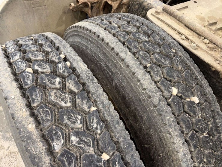 1983-international-co9670-cabover-semi-tractor,-xl-series,-400-cummins,-13-speed,-11r24.5-rears-on-s-image-18