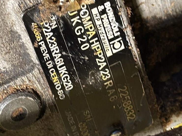 #131-•-part-of-entirety!-jack-shaft,-pumps-reservoirs,-and-main-frame,-gear-flow-divider,-99-gallon-capacity-image-14